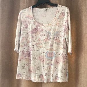 Cute floral three-quarter sleeve top